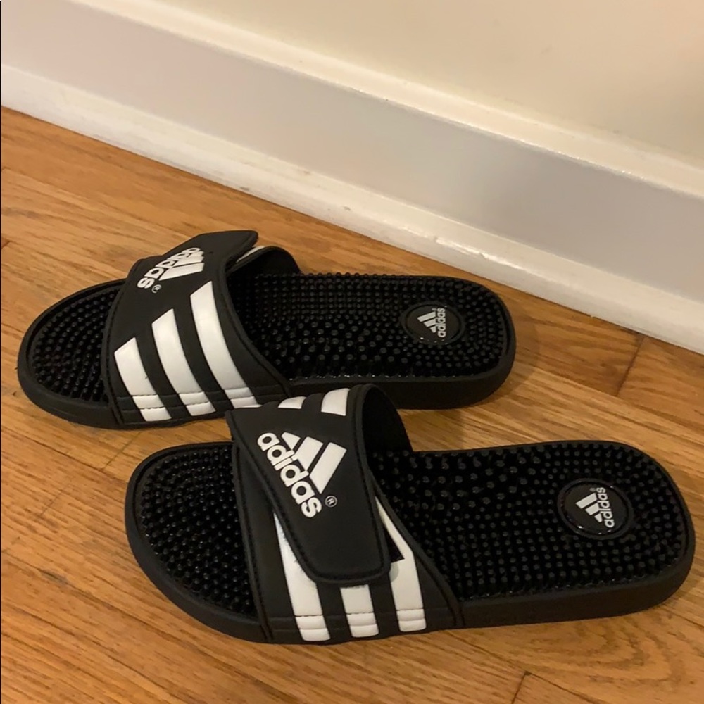 NWOT youth Adidas Adissage slides